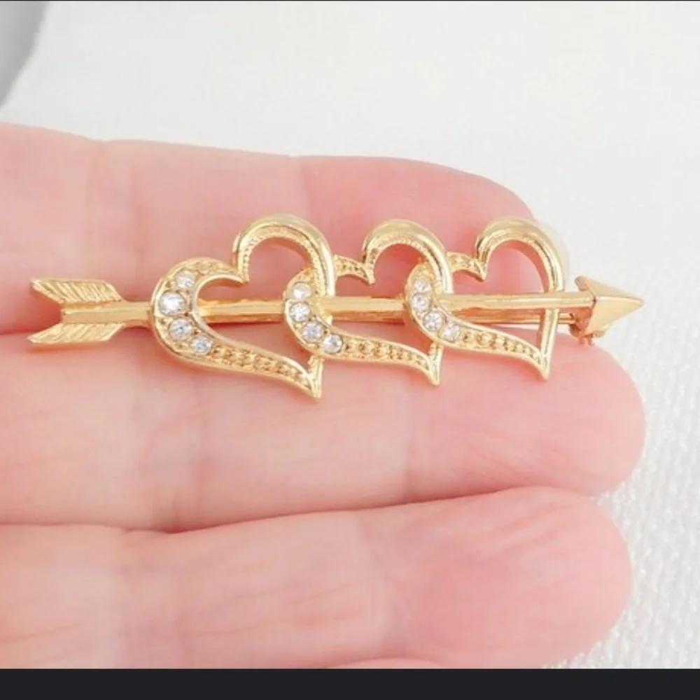 1980s Vintage Avon Gold-toned Triple Rhinestone Hearts Pin Brooch